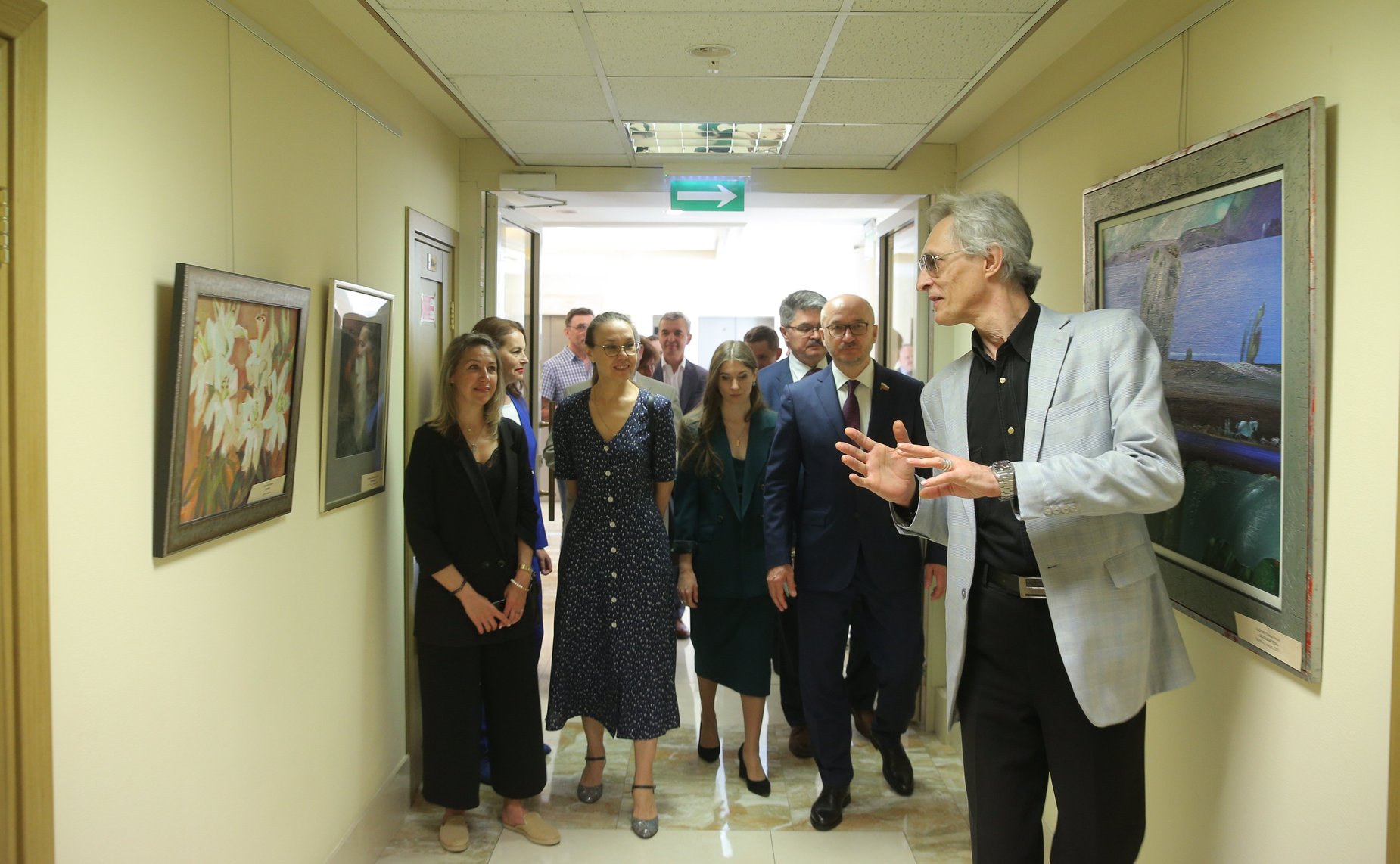 Олег Цепкин открыл в Совете Федерации выставку «Магнитка — город трудовой доблести, центр искусства и творчества»