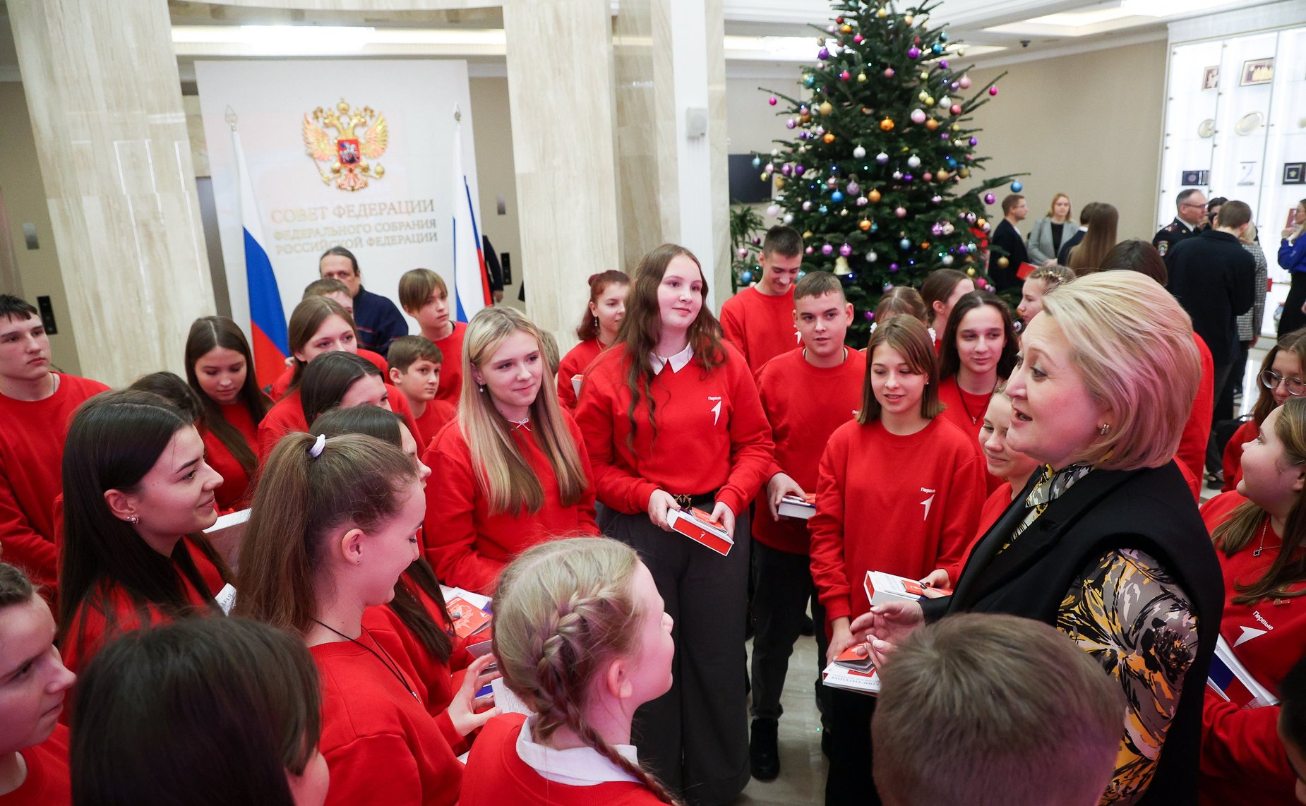 Лилия Гумерова приняла участие в торжественной церемонии вручения паспортов юным гражданам страны