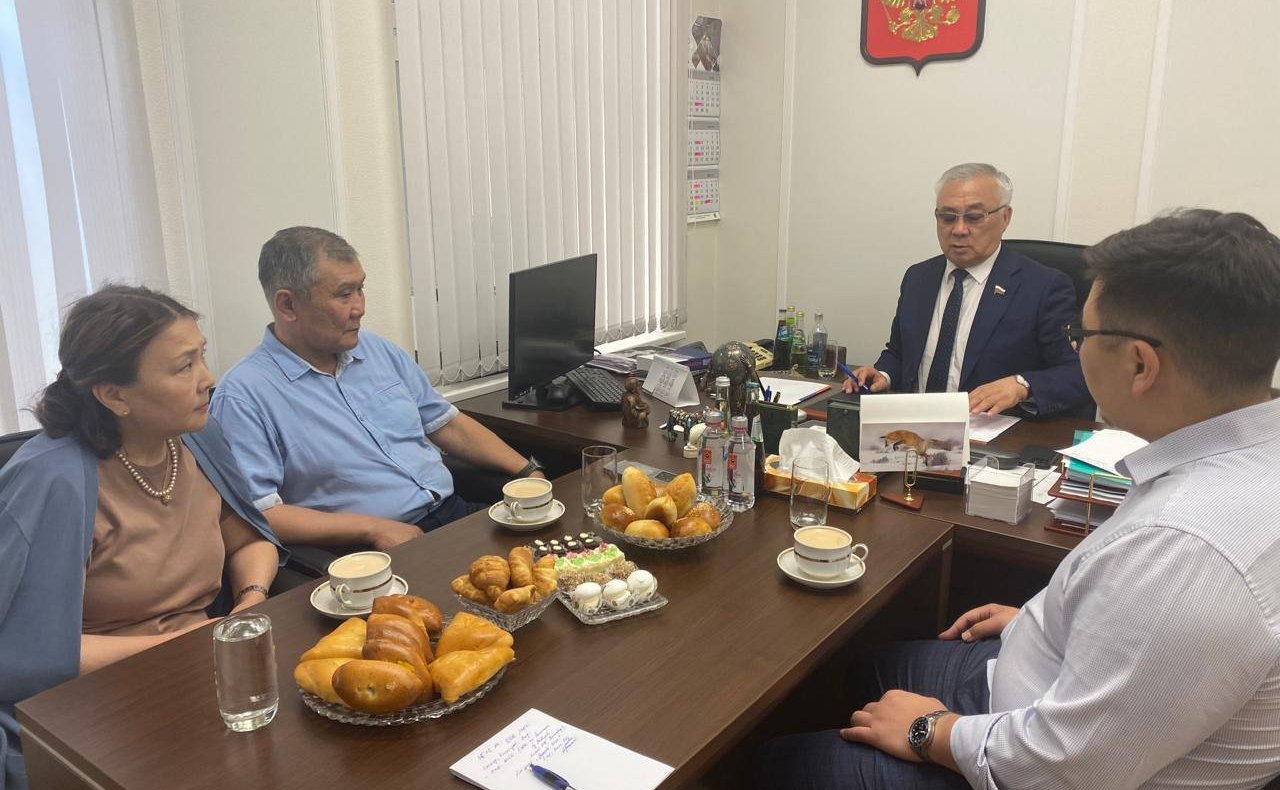 Баир Жамсуев встретился с земляками, волонтерами Москвы, участниками добровольного общества «Юрта»