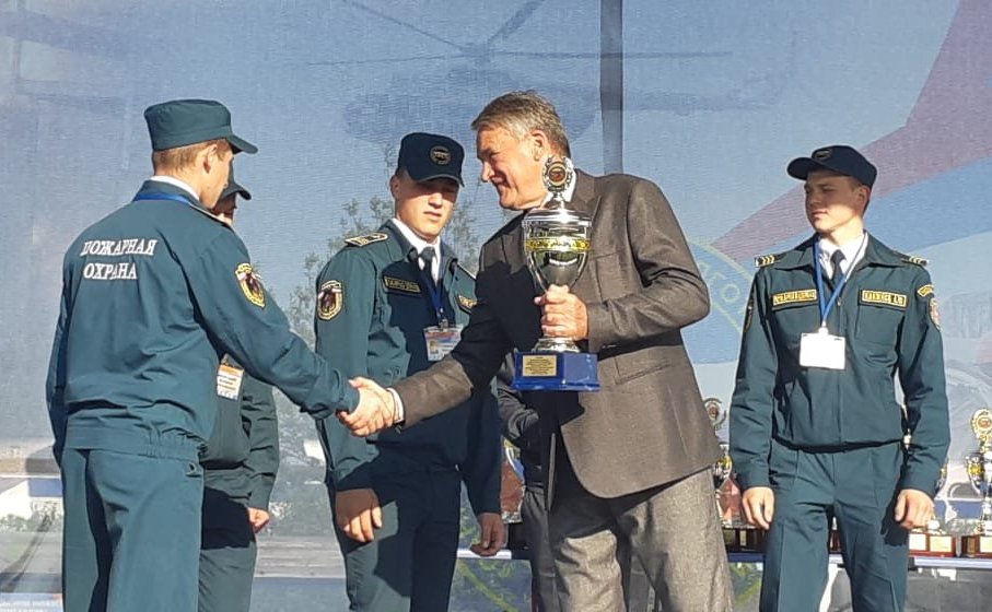 Ю. Воробьев вручил награды победителям Всероссийской олимпиады профессионального мастерства