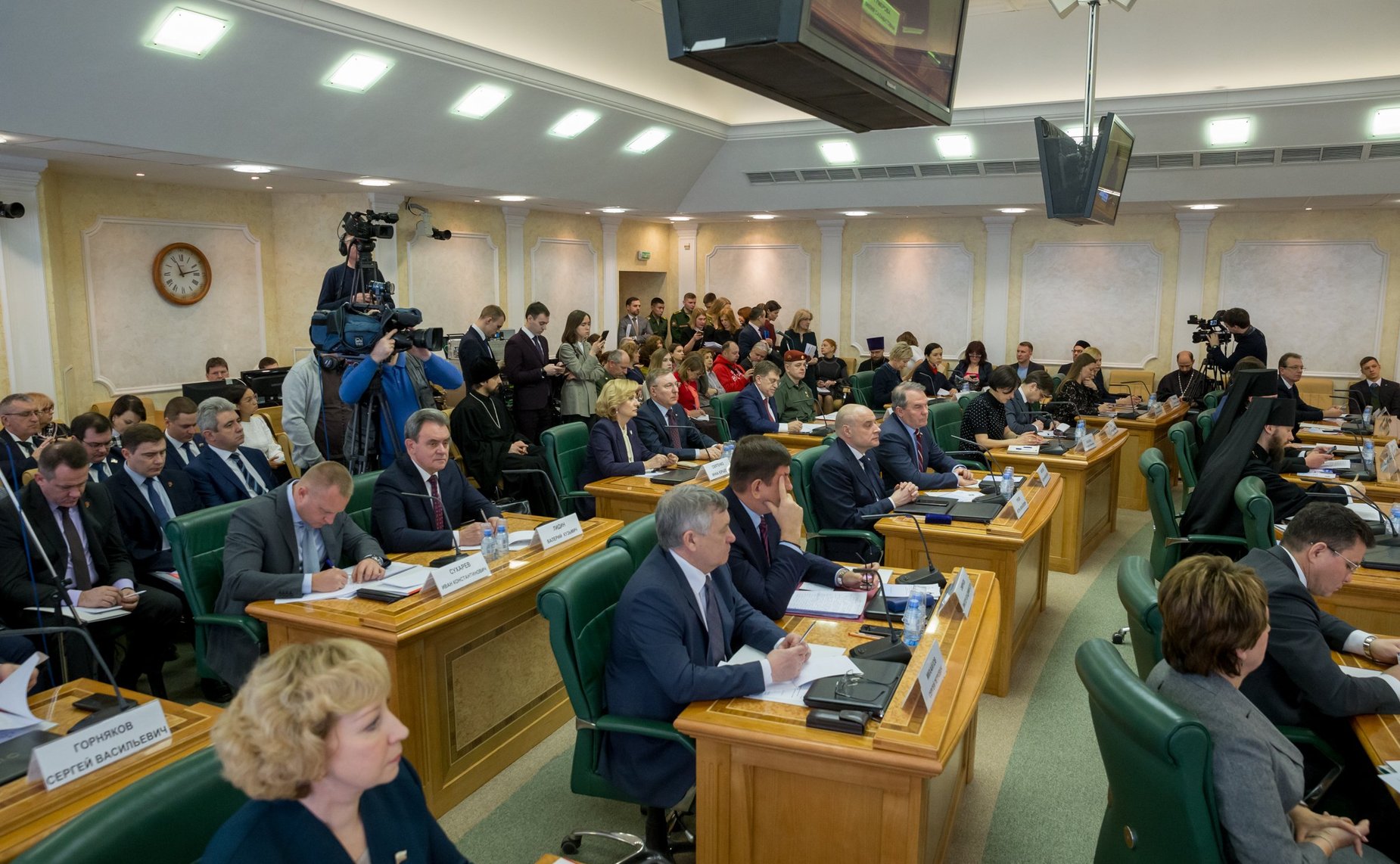 «Круглый стол» в рамках VIII Рождественских парламентских встреч в СФ. Духовно-нравственное и патриотическое воспитание молодежи в свете Великой Победы