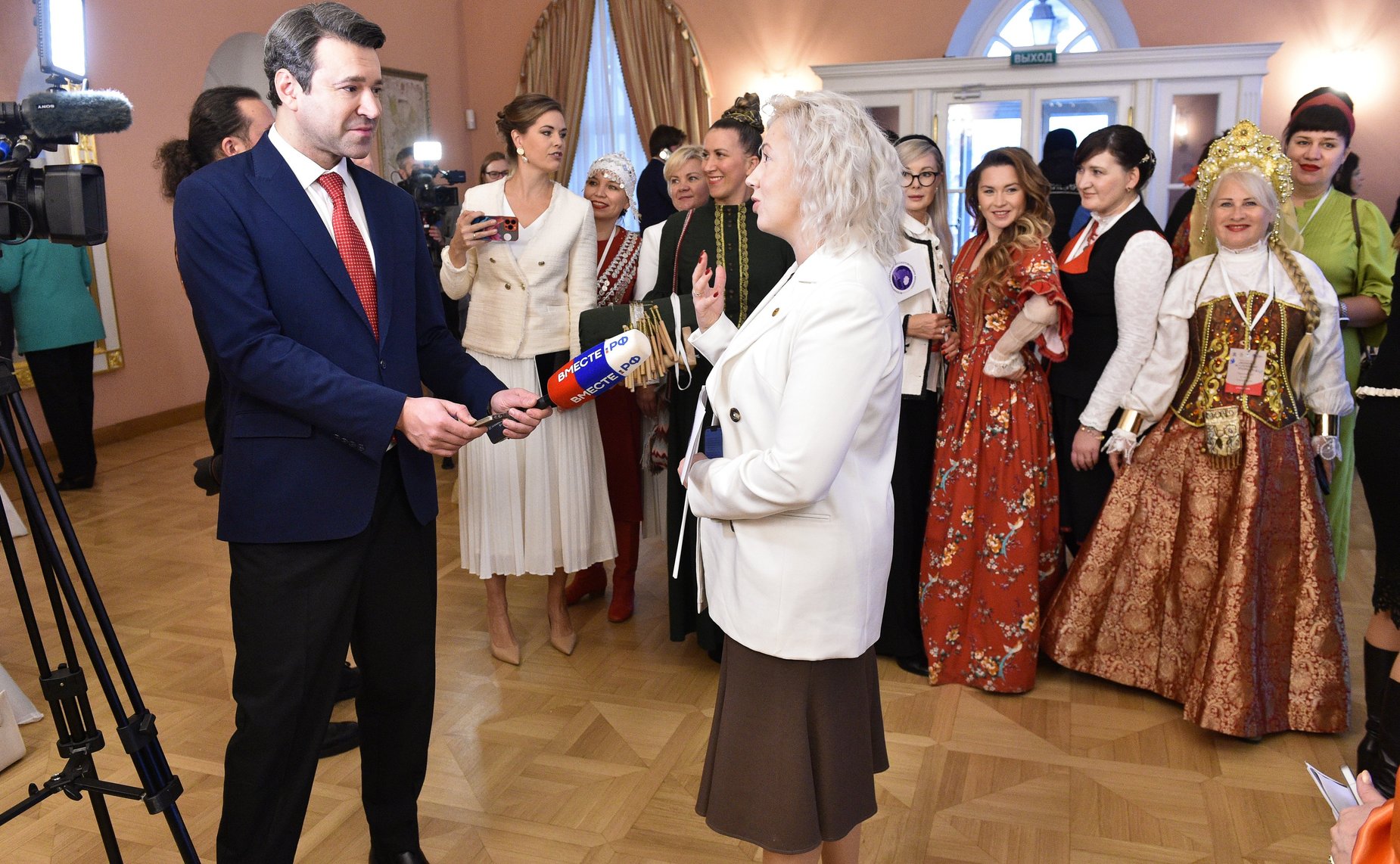 Пленарное заседание международного форума «Женщины за сохранение традиций»