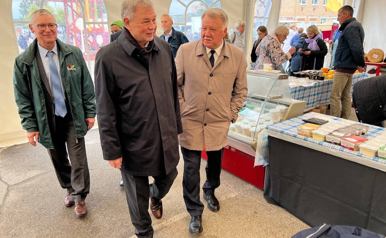 Анатолий Артамонов в Калуге дал старт работе трехдневной выставки-ярмарки «Калужская осень-2022»