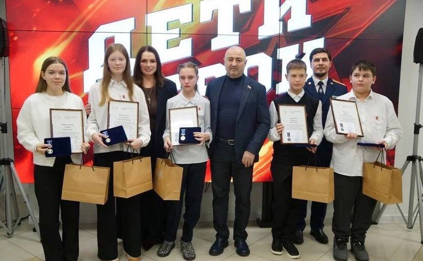 Ольга Щетинина и Александр Вайнберг в Нижнем Новгороде наградили детей и подростков, проявивших мужество в экстремальных ситуациях