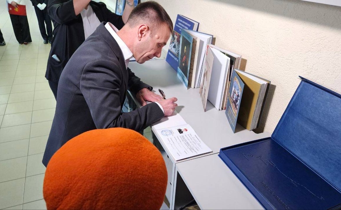 Юрий Нимченко принял участие в торжественном мероприятии, посвященном открытию Года Защитника Отечества в Симферопольской гимназии