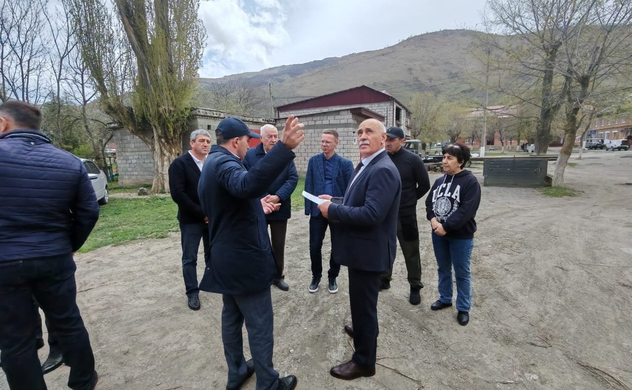 Виталий Назаренко в ходе работы в регионе посвятил рабочий день решению проблемных вопросов поселка Верхний Фиагдон Алагирского района Республики