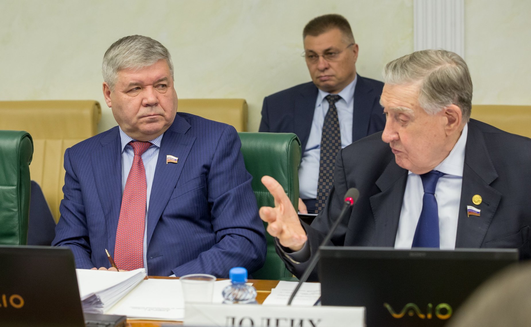 Ю. Неелов и В. Долгих