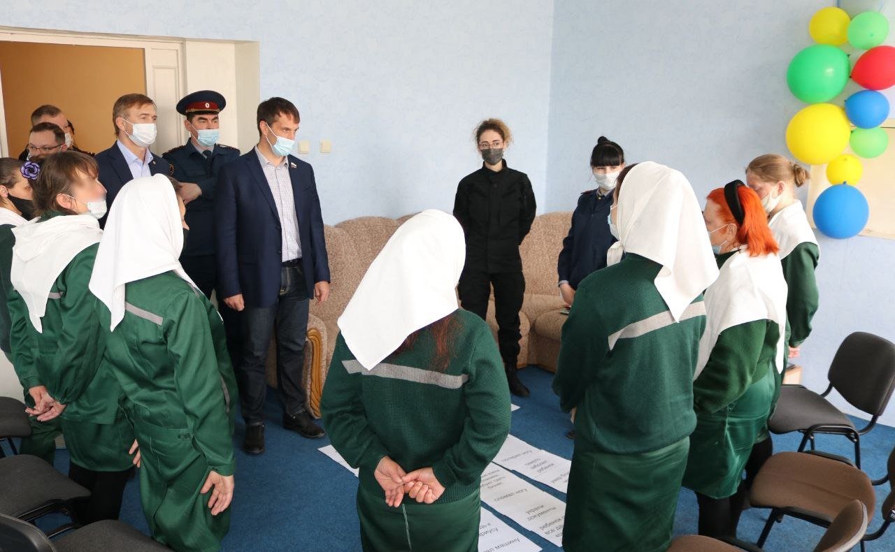 Эдуард Исаков в рамках рабочей поездки по Калининградской области осмотрел производственные и жилые помещения в Исправительной колонии №4 УФСИН России по Калининградской области