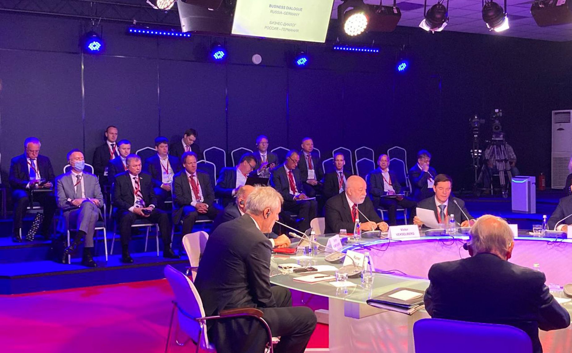 Анатолий Артамонов принимает участие в работе XXIV Петербургского международного экономического форума