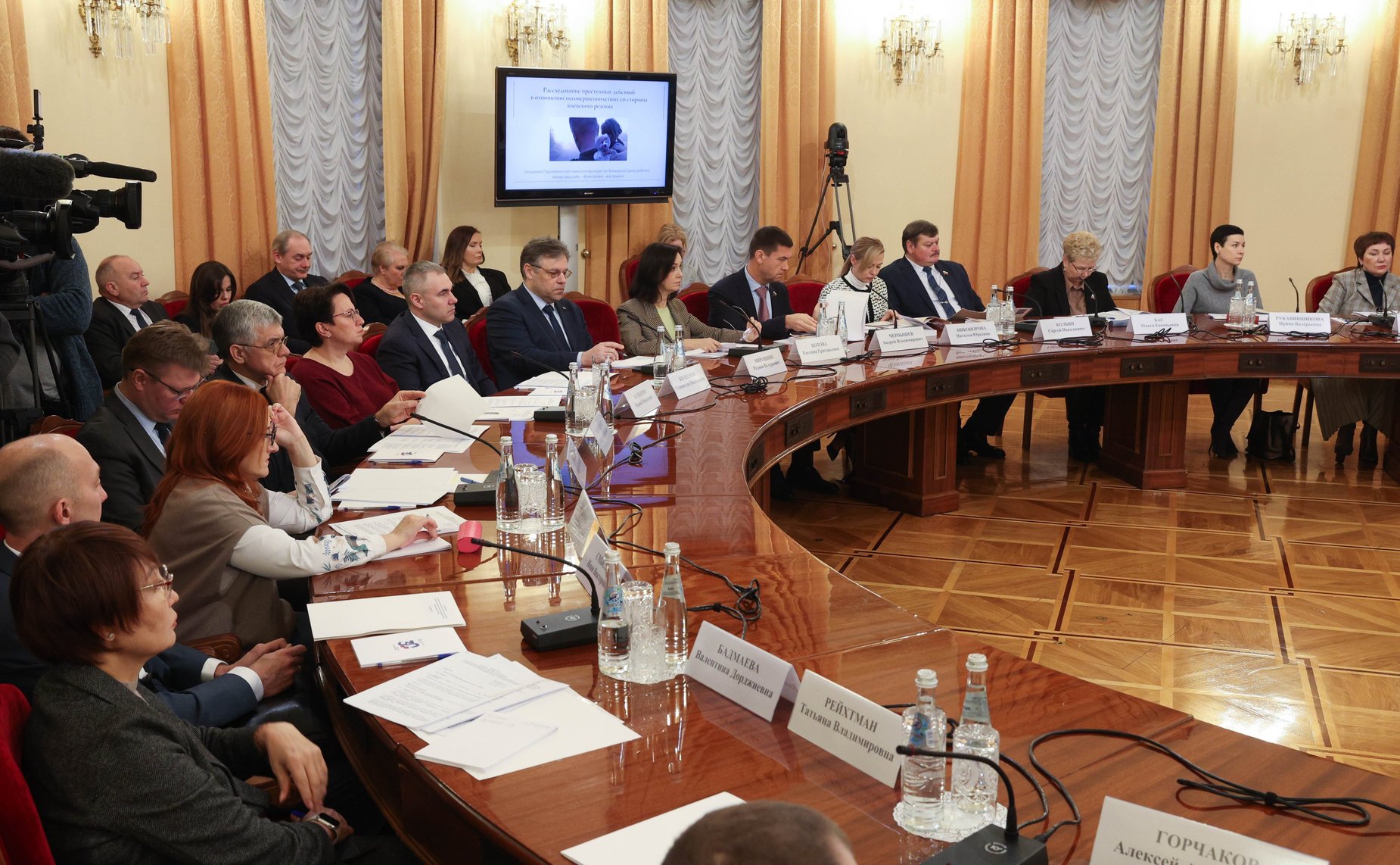 Заседание парламентской комиссии по расследованию преступных действий в отношении несовершеннолетних со стороны киевского режима