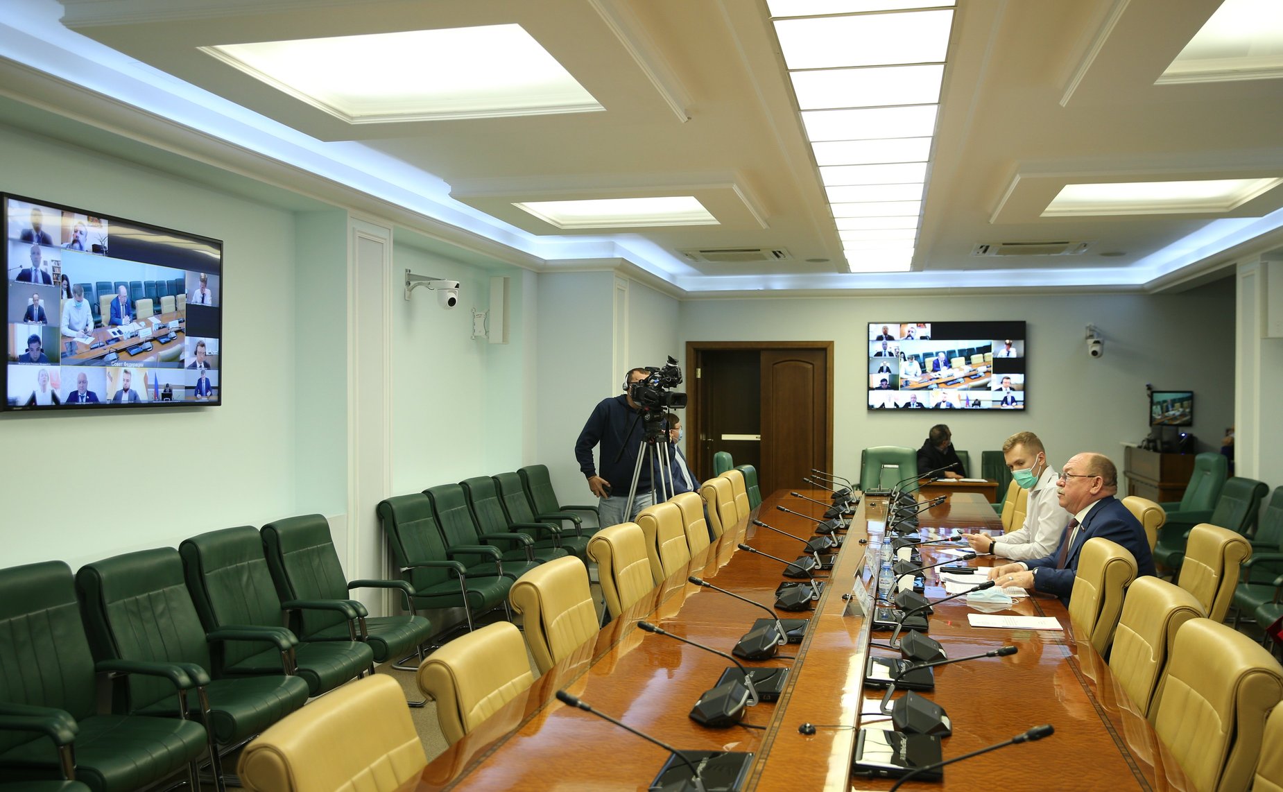 «Круглый стол» на тему «Об основных направлениях политики РФ в области климата и реализации Стратегии долгосрочного развития РФ с низким уровнем выбросов парниковых газов до 2050 года»