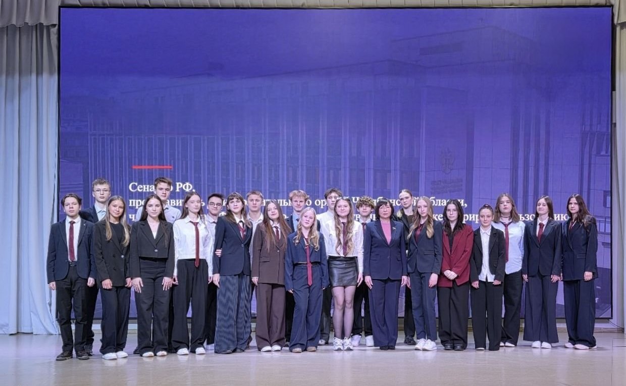 Наталья Котова провела открытые уроки на тему «Знакомство с Советом Федерации» для учеников 10–11-х классов Образовательного центра № 5 и Лицея № 95 города Челябинска