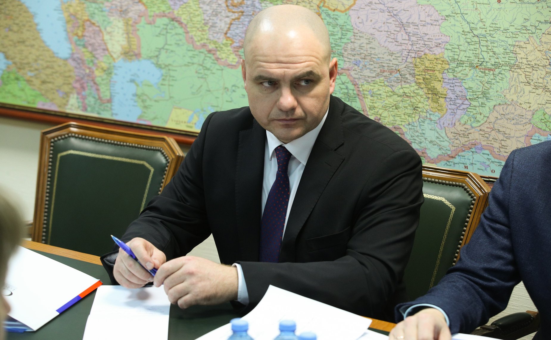 Встреча Юрия Воробьева с директором Образовательного центра – кадетской школы «Корабелы Прионежья»