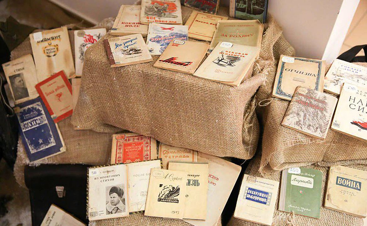 Книжная выставка для жителей Донбасса «О подвиге, о мужестве, о славе»