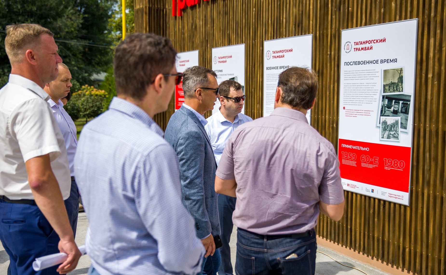 Андрей Яцкин в ходе рабочей поездки в регион посетил город Таганрог и проконтролировал ход работ по реконструкции трамвайной сети и реновации других объектов городской среды
