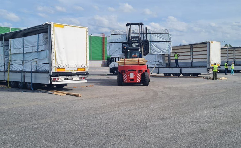 Российские регионы активно включились в работу по оказанию гуманитарной помощи лесоматериалами ДНР и ЛНР