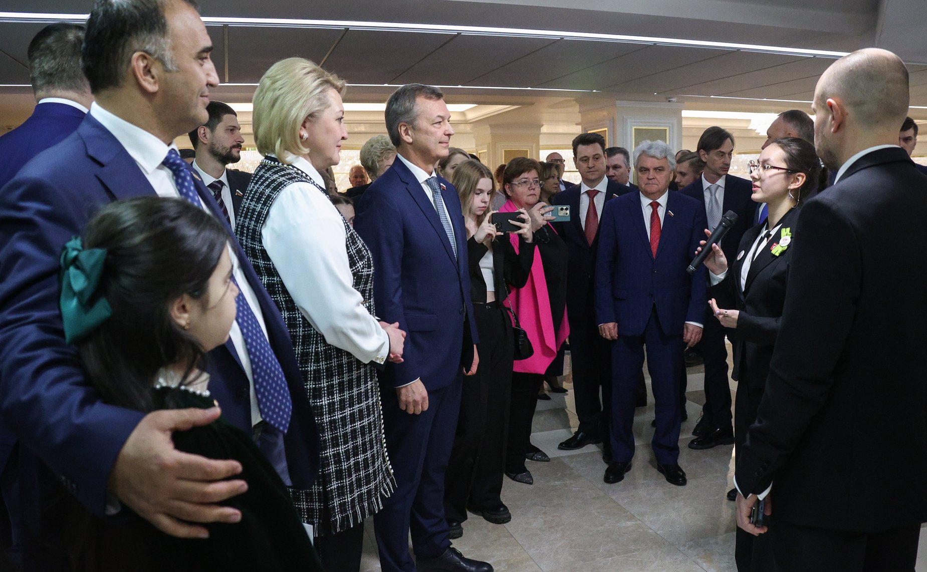 В Совете Федерации открылась выставка картин победителей конкурса детского рисунка, посвященного 80-летию прорыва блокады Ленинграда «Жизнь, деленная на граммы»