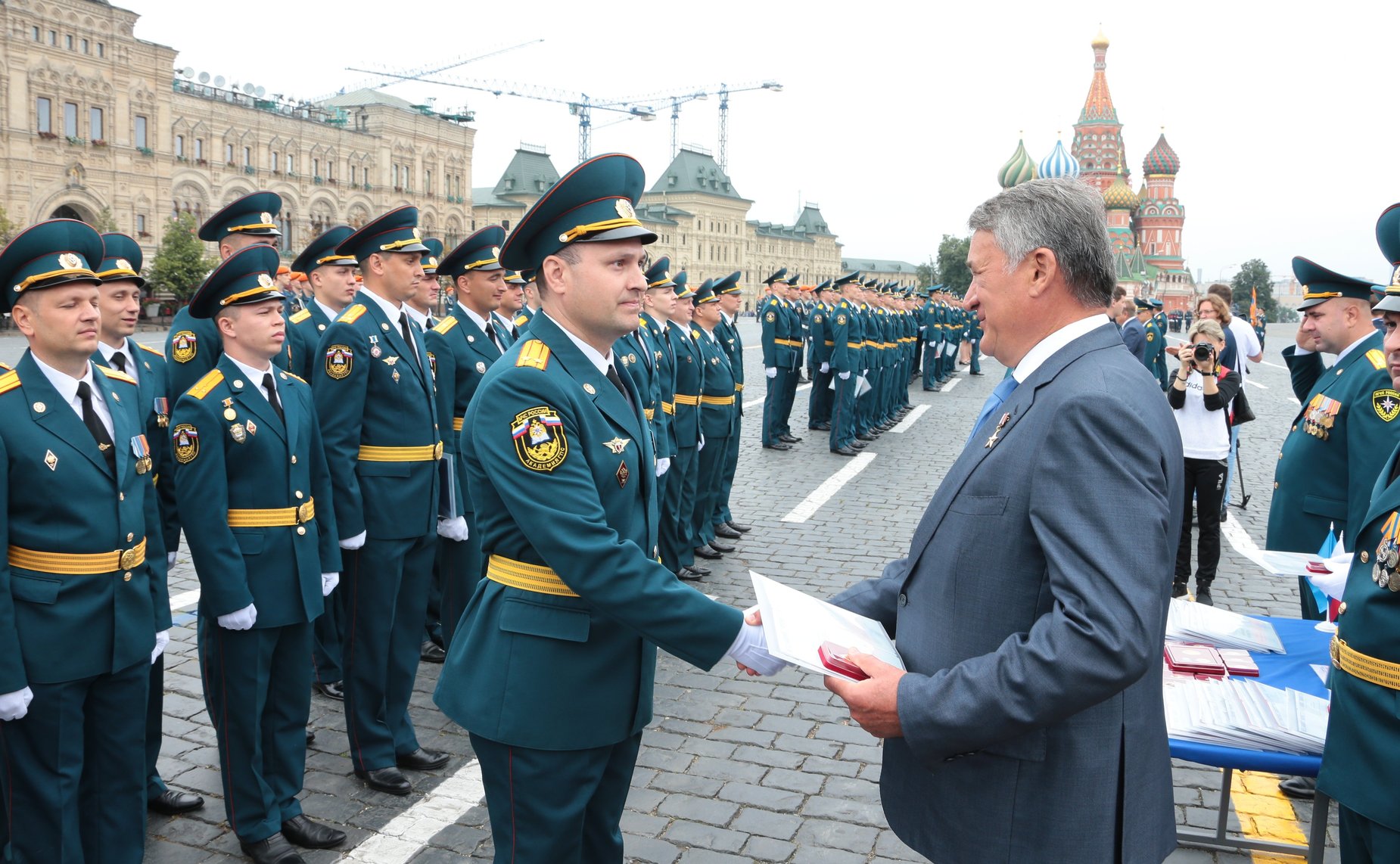Ю. Воробьев принял участие в церемонии вручения дипломов выпускникам вузов МЧС