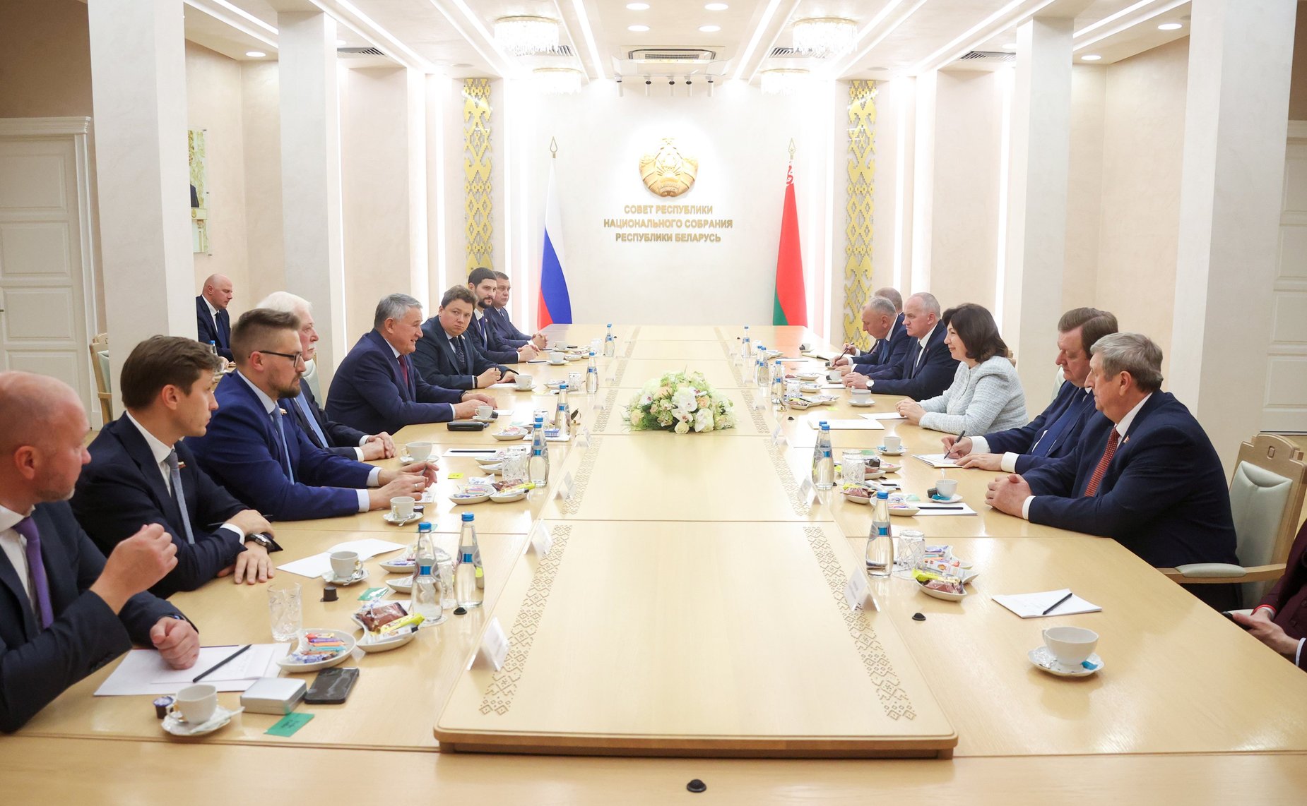 Встреча сенаторов с Председателем Совета Республики Национального собрания Беларуси Натальей Кочановой (фото: Пресс-служба Совета Республики Национального собрания Беларуси)