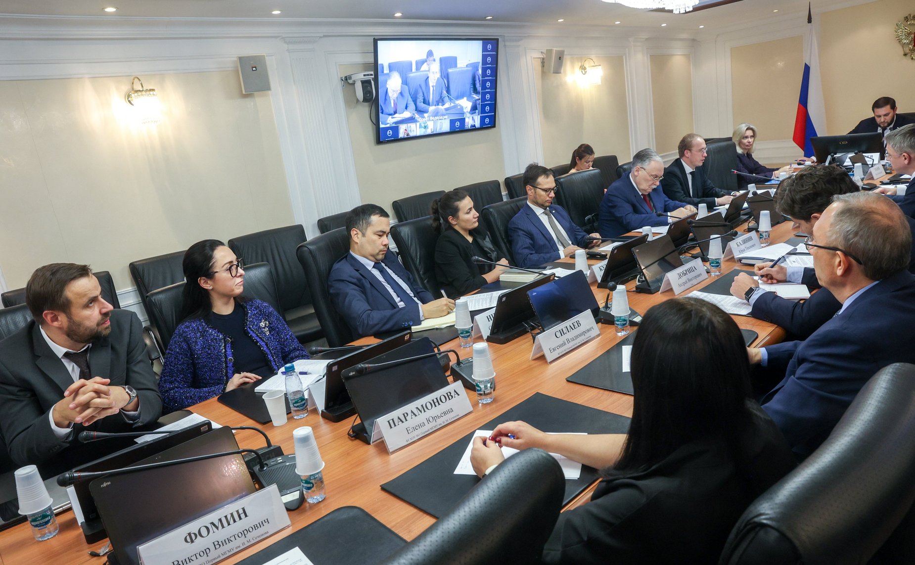 Круглый стол Комитета Совета Федерации по экономической политике совместно с Комитетом Совета Федерации по социальной политике на тему «О мерах государственной поддержки производства медицинской техники и оборудования»