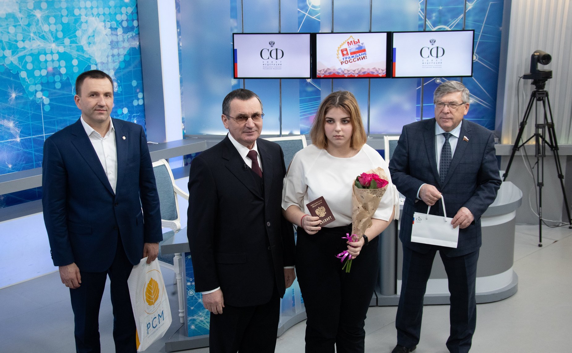 Церемония вручения паспортов в рамках проведения Всероссийской акции «Мы — граждане России!»