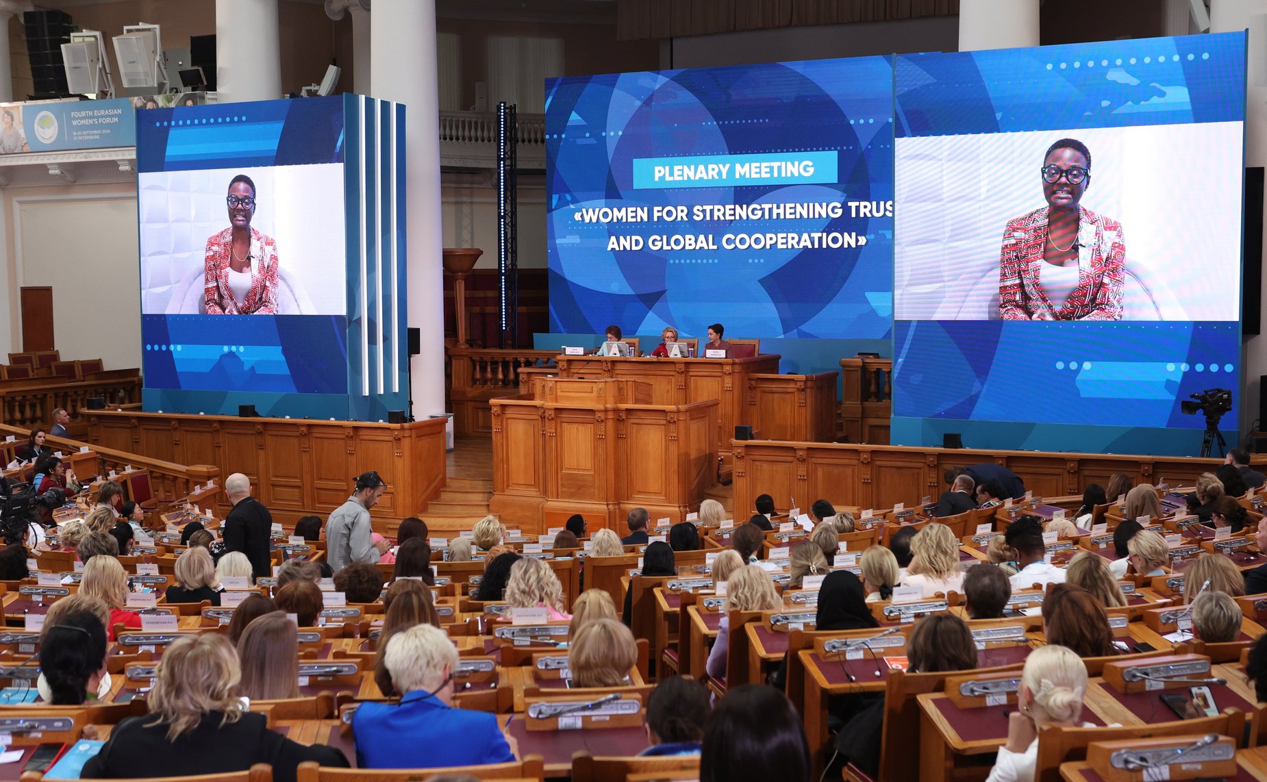 Пленарное заседание IV Евразийского женского форума «Женщины за укрепление доверия и глобальное сотрудничество»