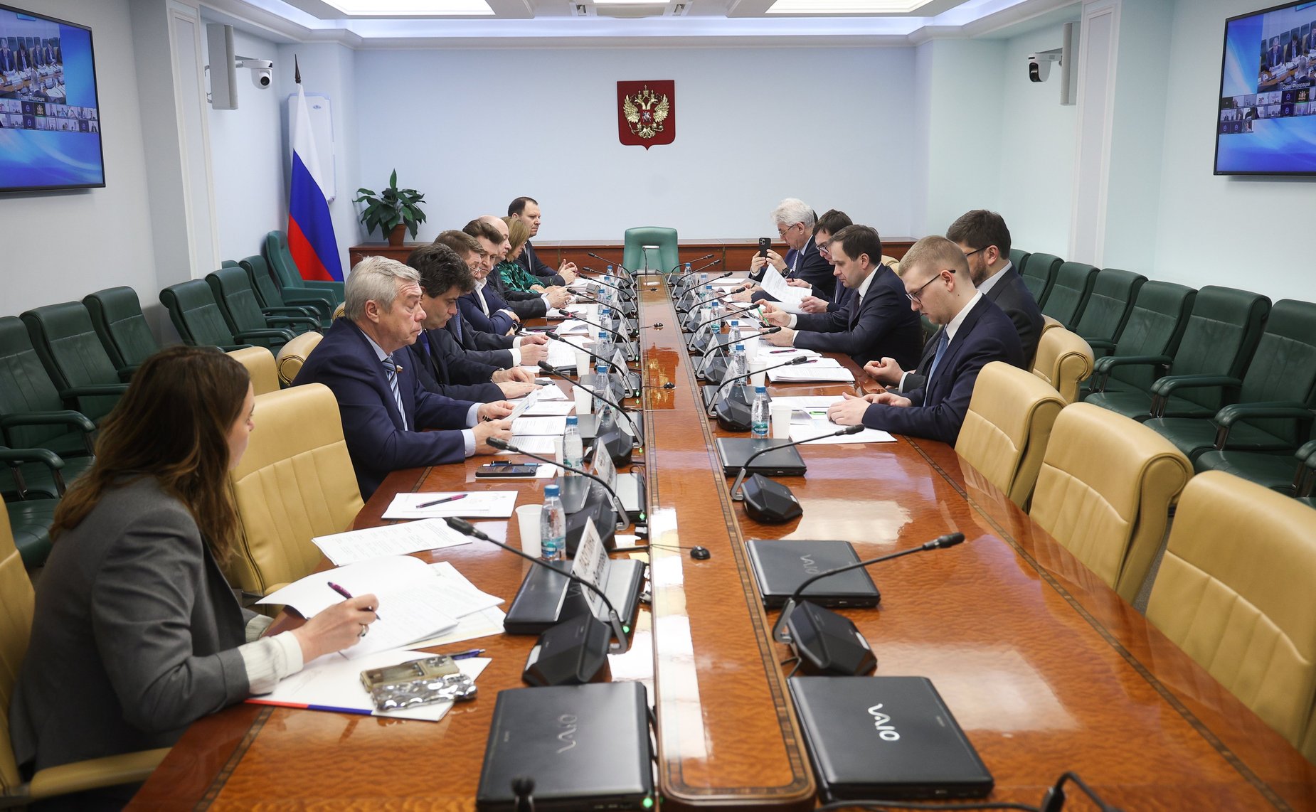 Совещание «Вопросы направления высвобождаемых в результате списания задолженности субъектов РФ по бюджетным кредитам средств на модернизацию жилищно-коммунального хозяйства»