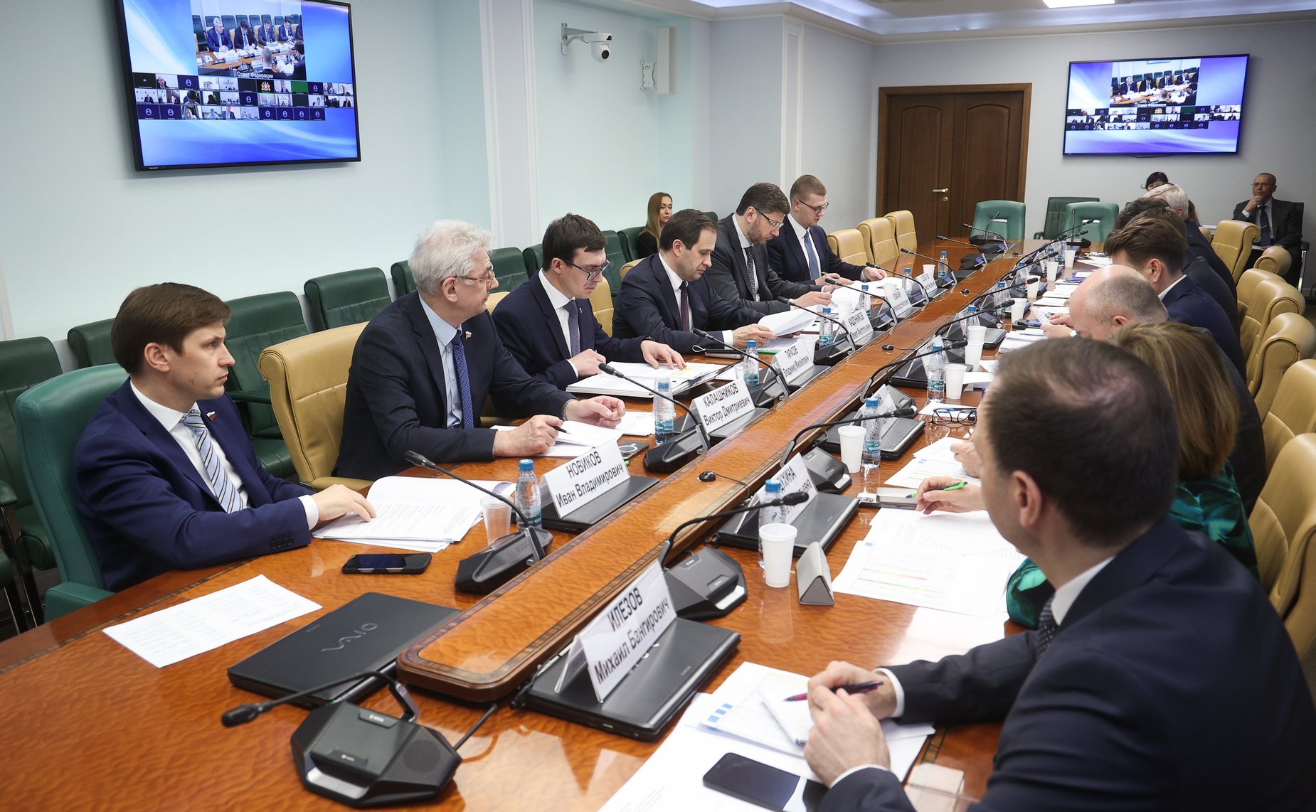 Совещание «Вопросы направления высвобождаемых в результате списания задолженности субъектов РФ по бюджетным кредитам средств на модернизацию жилищно-коммунального хозяйства»