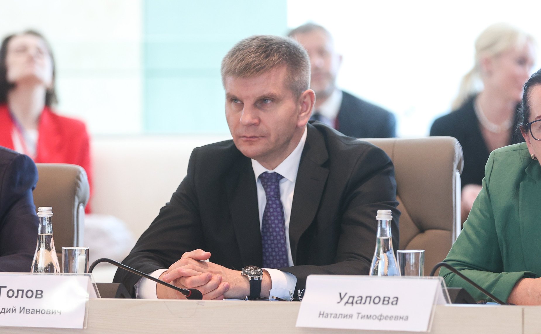 Геннадий Голов