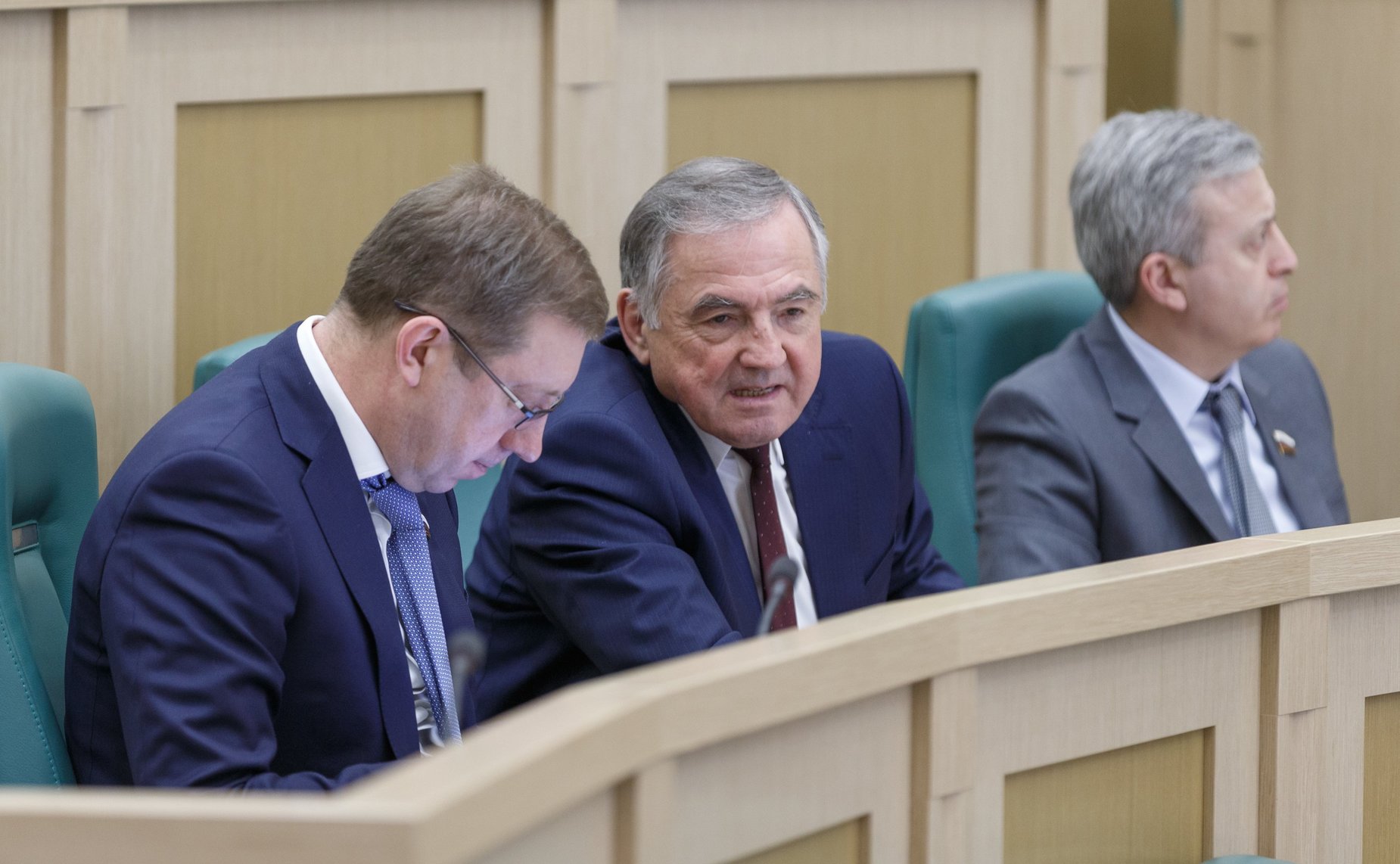 А. Майоров и Ю. Бирюков на 391-м заседании Совета Федерации