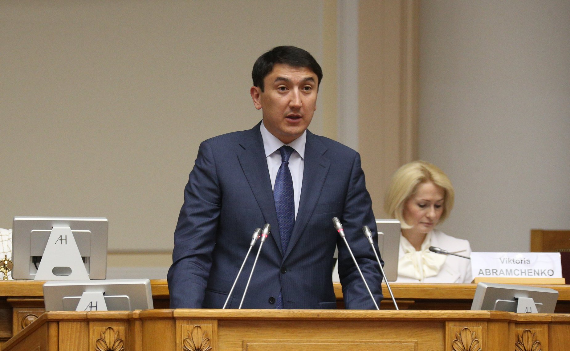 Пленарное заседание IX Невского международного экологического конгресса «Экология планеты — устойчивое развитие»