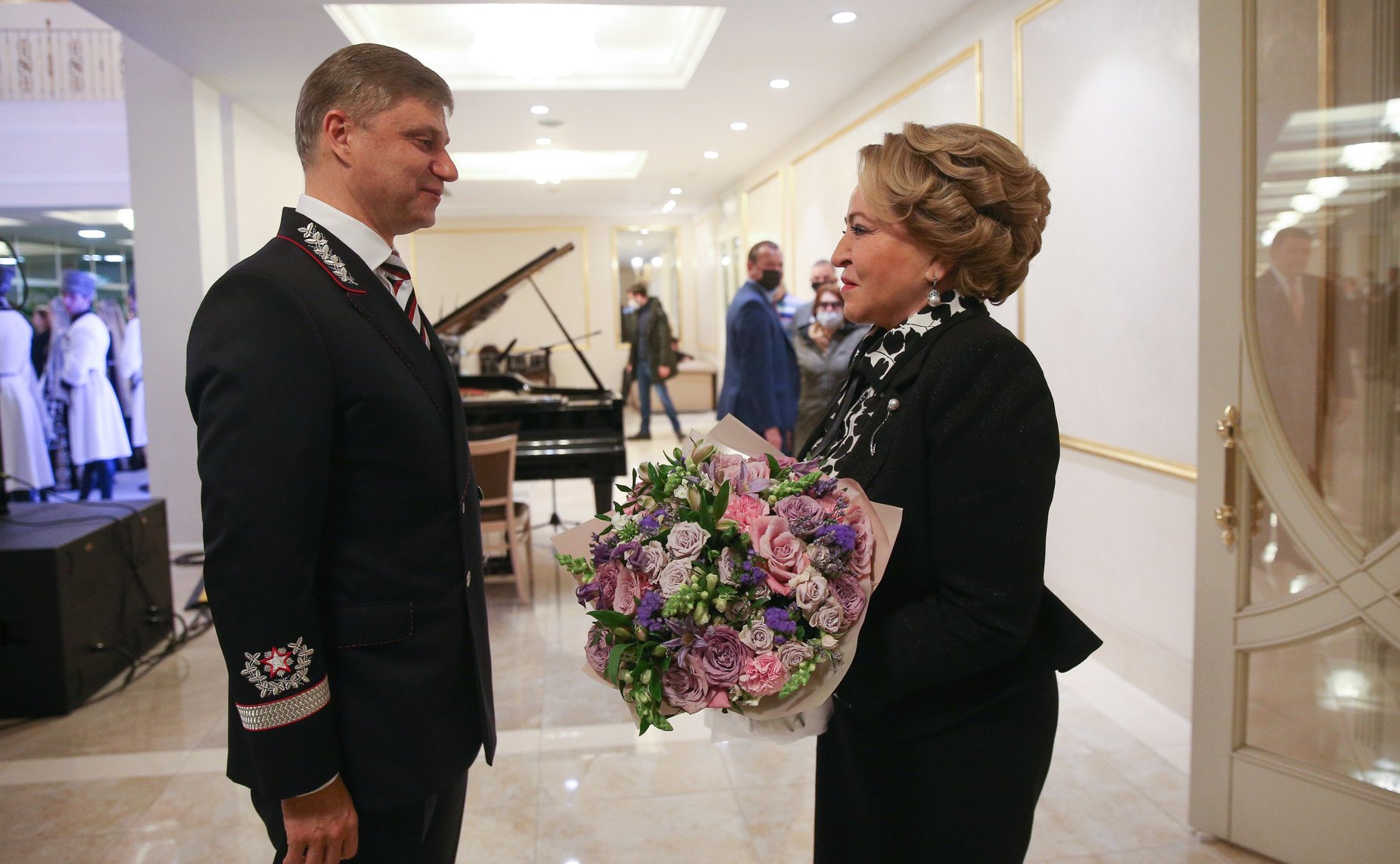 Валентина Матвиенко и генеральный директор – председатель правления ОАО «РЖД» Олег Белозеров приняли участие в церемонии открытия второго пути на участке Тыя – Северобайкальск Байкало-Амурской магистрали