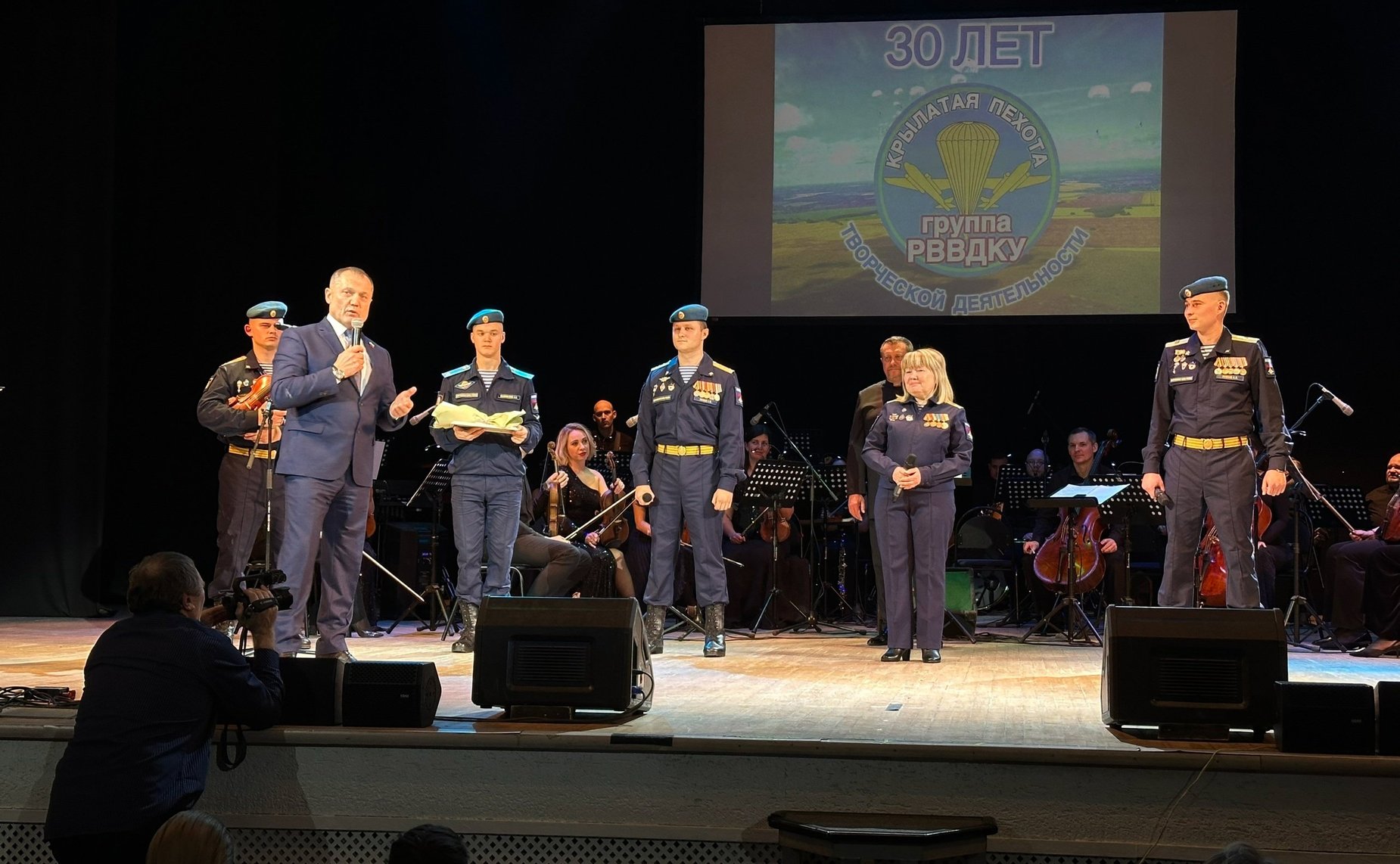 Игорь Мурог поздравил ансамбль Рязанского воздушно-десантного училища «Крылатая пехота» с 30-летием
