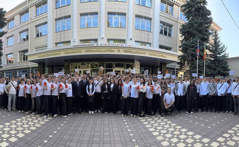 Николай Владимиров поздравил с началом учебного года будущих строителей и инженеров Чебоксарского техникума строительства и городского хозяйства и студентов Чувашского государственного педагогического университета им. И.Я. Яковлева