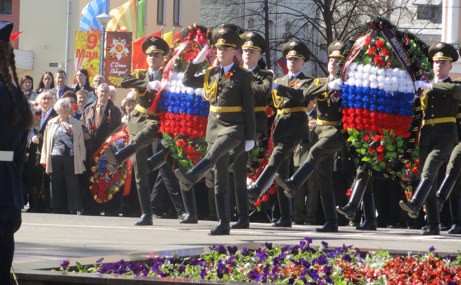 Николай Тихомиров принял участие в торжественной церемонии возложения цветов к Мемориалу «Вечный огонь Славы»