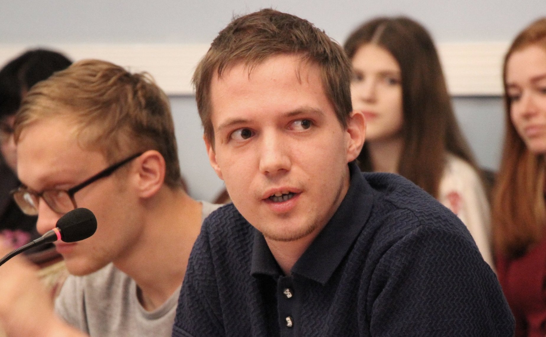 Юрий Воробьев принял участие в заседании молодежного Дискуссионного клуба