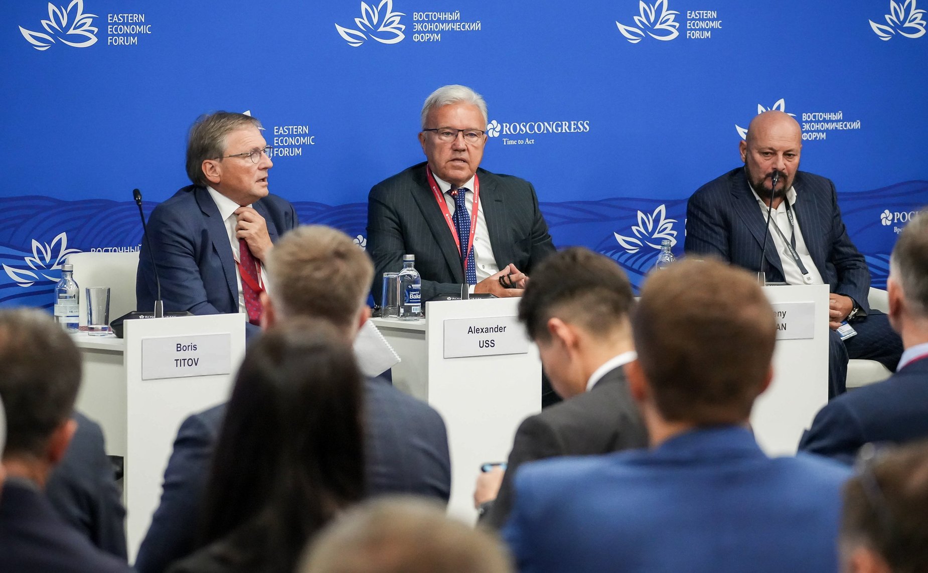 Сессия «Роль Сибири в развороте на Восток – как использовать дальневосточный опыт?». Сенаторы принимают участие в VIII Восточном экономическом форуме