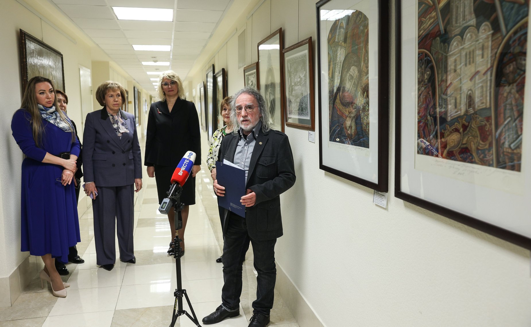 Церемония открытия выставки работ художников-членов Санкт-Петербургского союза художников и Петровской академии наук и искусств «Золотая моя Русь»