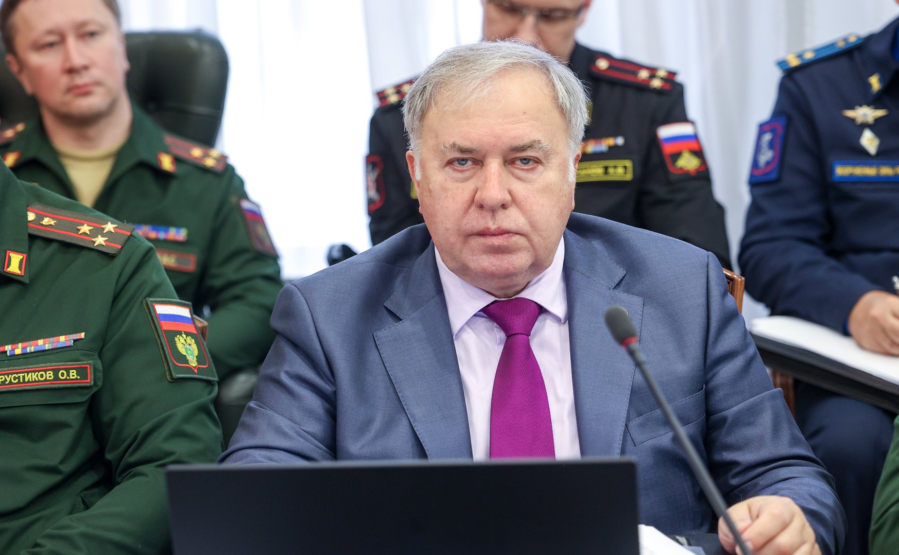 Круглый стол Комитета СФ по обороне и безопасности совместно с Комитетом СФ по социальной политике на тему «О деятельности государственных органов по поиску погибших, пропавших без вести и освобождению попавших в плен участников СВО»