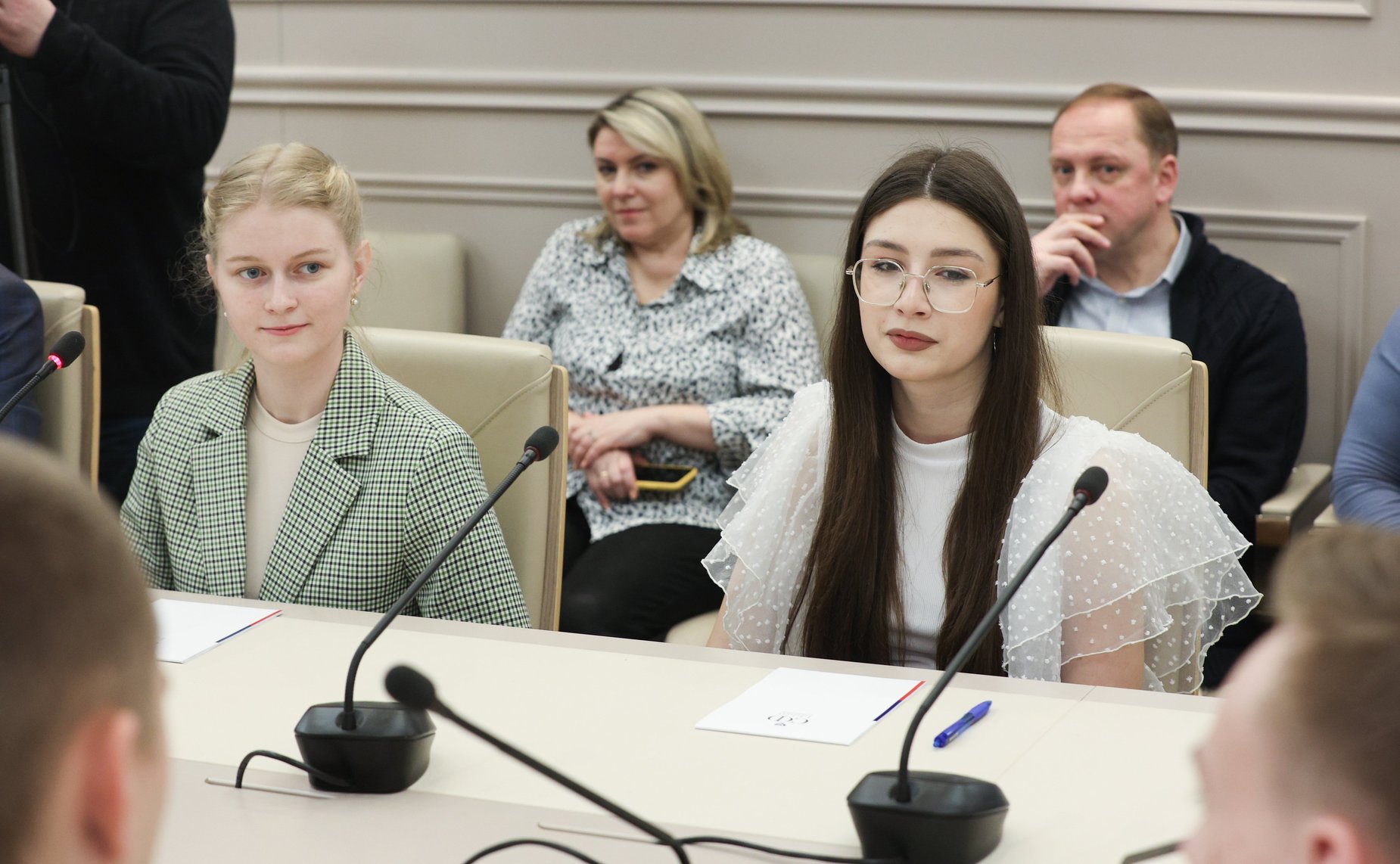 Анатолий Артамонов встретился в Совете Федерации со школьникам из Людиновского района Калужской области