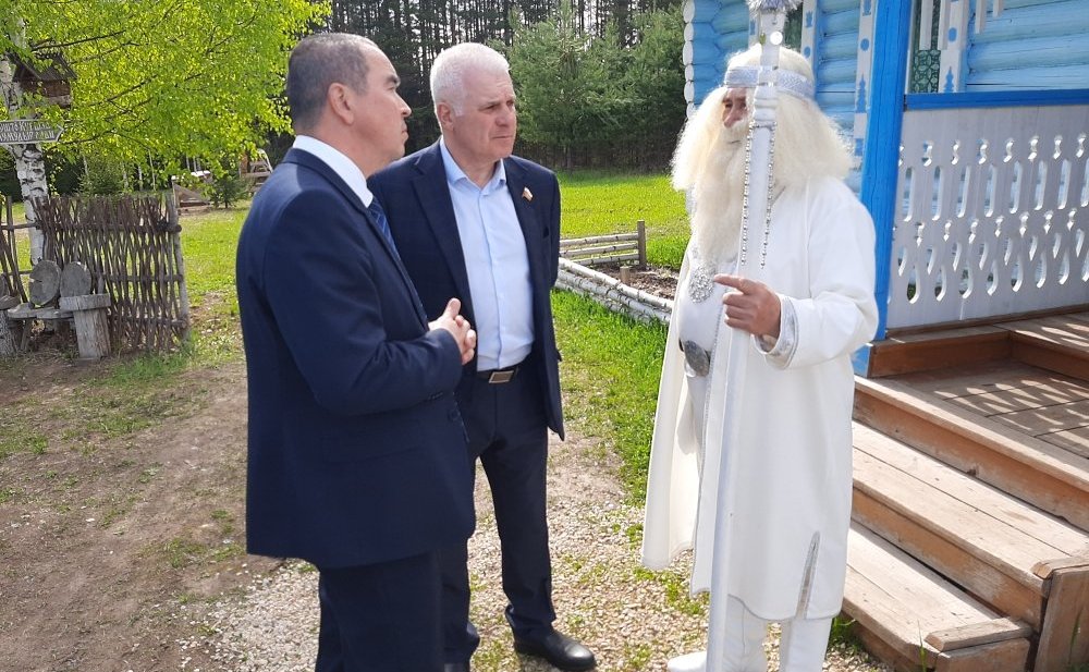 Сергей Мартынов посетил резиденцию Йӱштӧ кугыза, марийского Деда Мороза