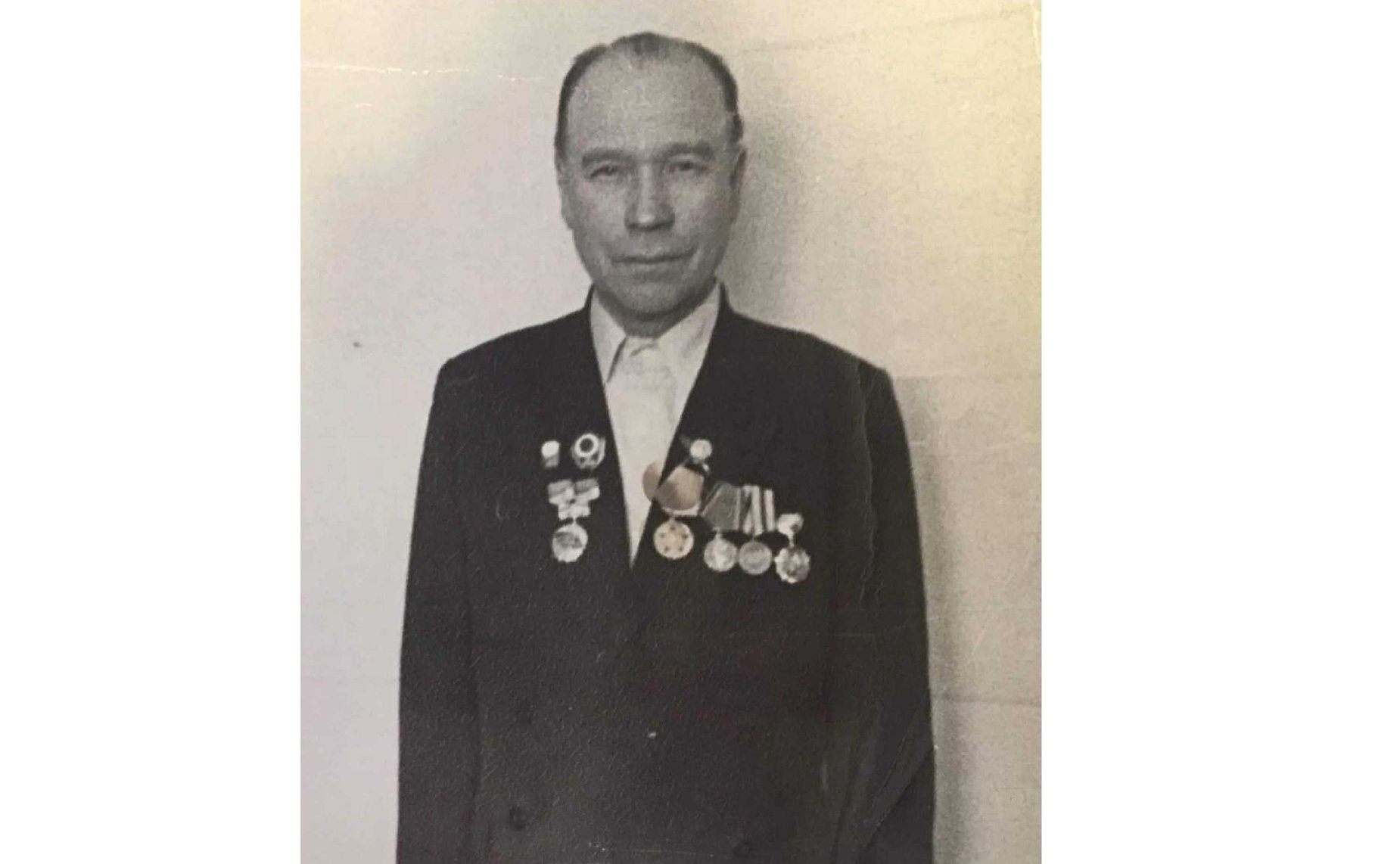 Абдряшит Абдуллин. С 1941 г. в мотострелковой дивизии на Юго-Западном фронте. Освобождал Крым. Войну закончил в Румынии. Награжден Орденом Красной Звезды, медалями. 
Дед помощника сенатора Т. Кусайко — Т. Мартыновой