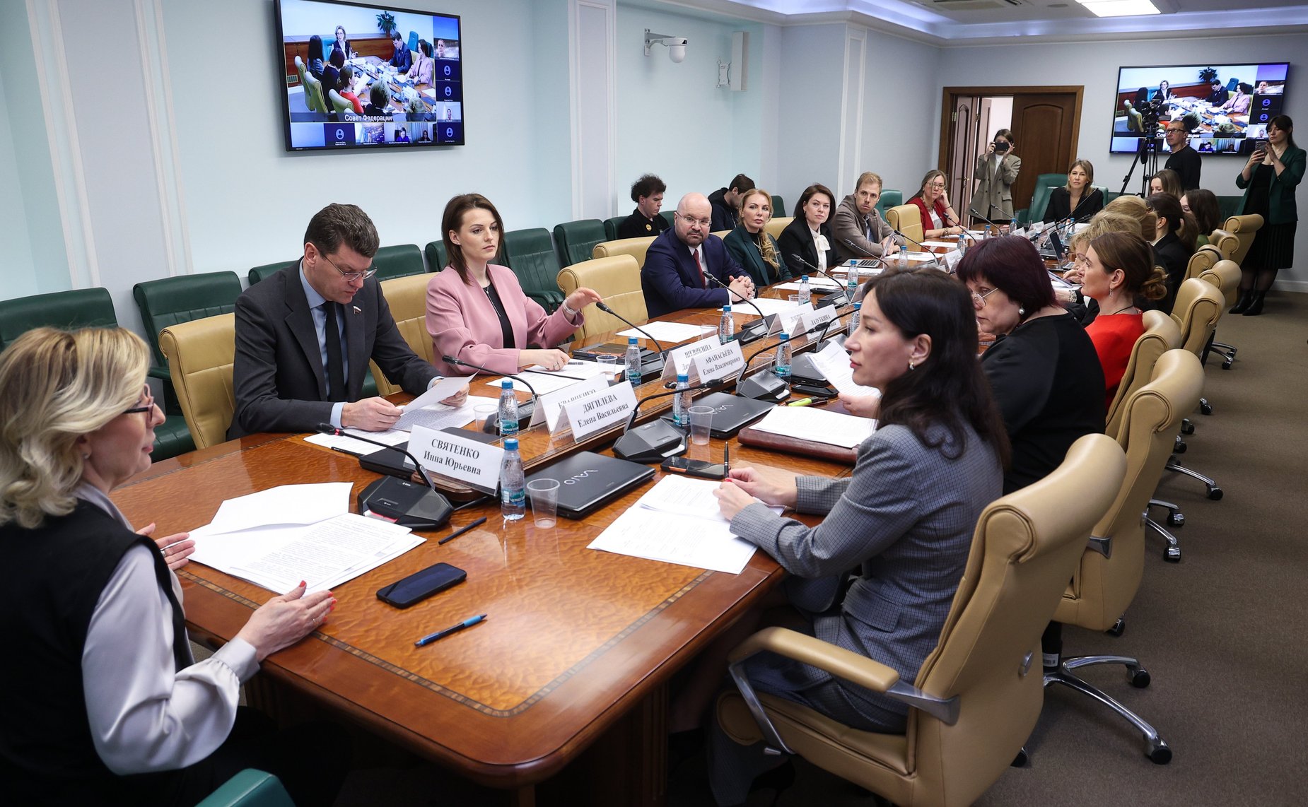 Круглый стол на тему «Индустрия красоты как драйвер развития креативной экономики. Продвижение национальной идентичности и развитие инноваций»