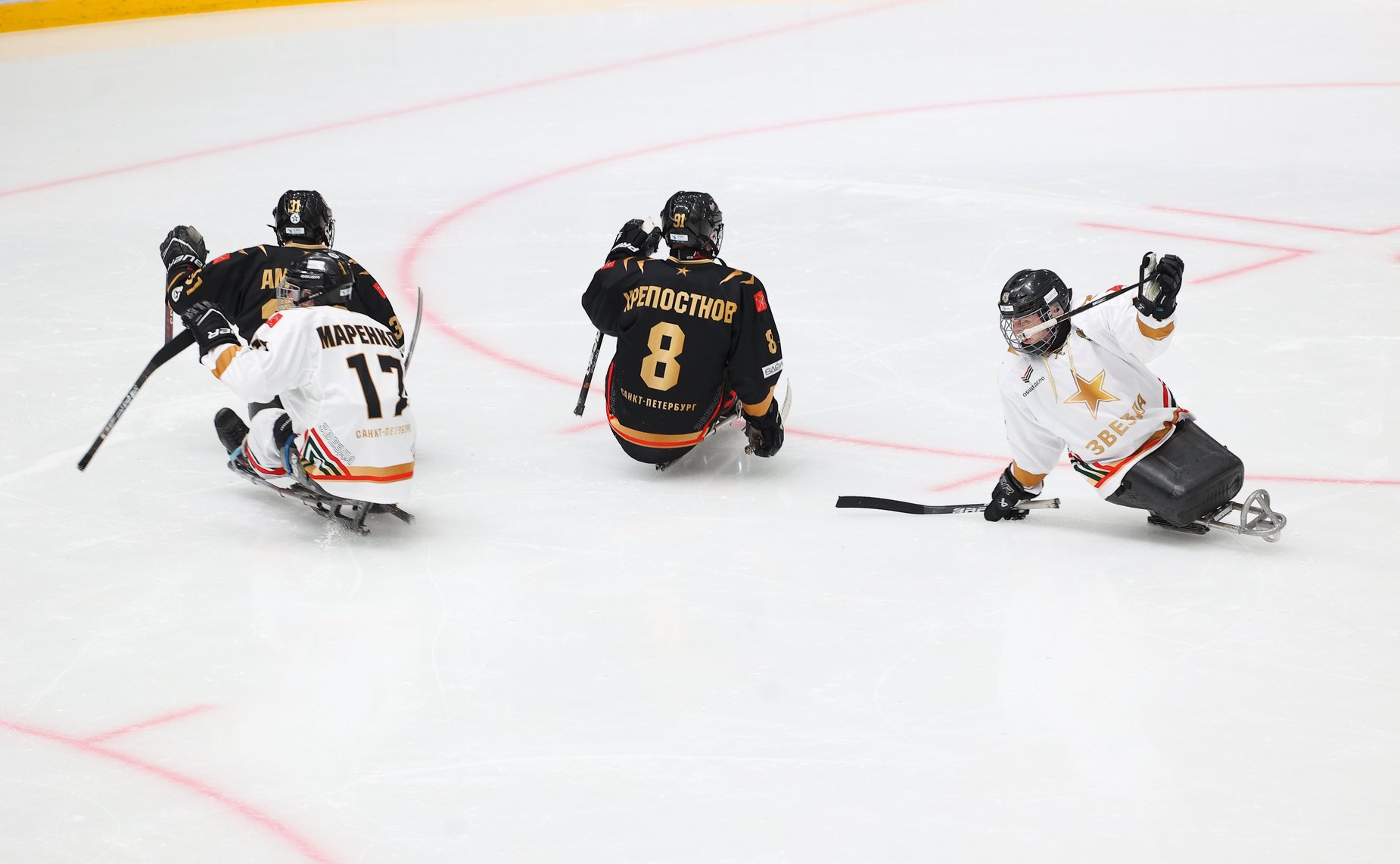 Валентина Матвиенко посетила тренировку команды по следж-хоккею из Санкт-Петербурга, в составе которой ветераны СВО