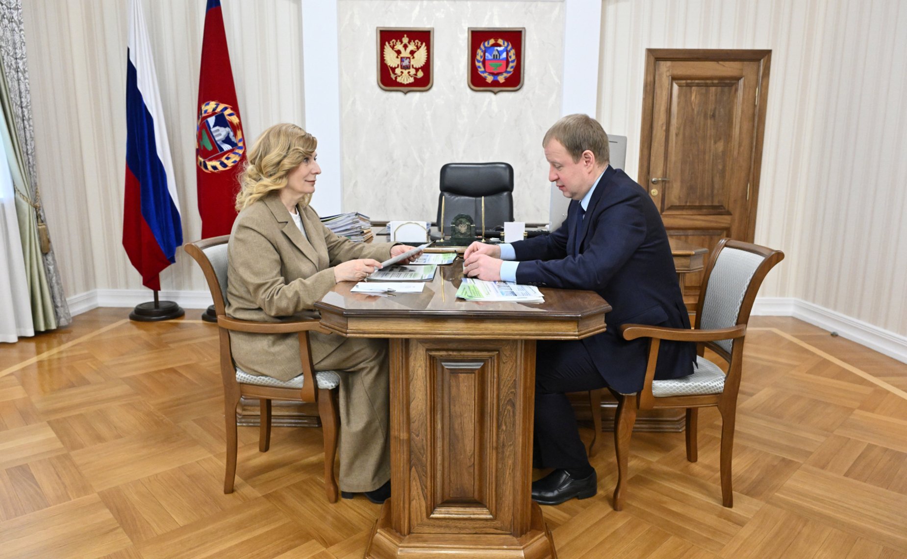 Инна Святенко обсудила с губернатором Алтайского края Виктором Томенко социально-экономическое развитие субъекта РФ