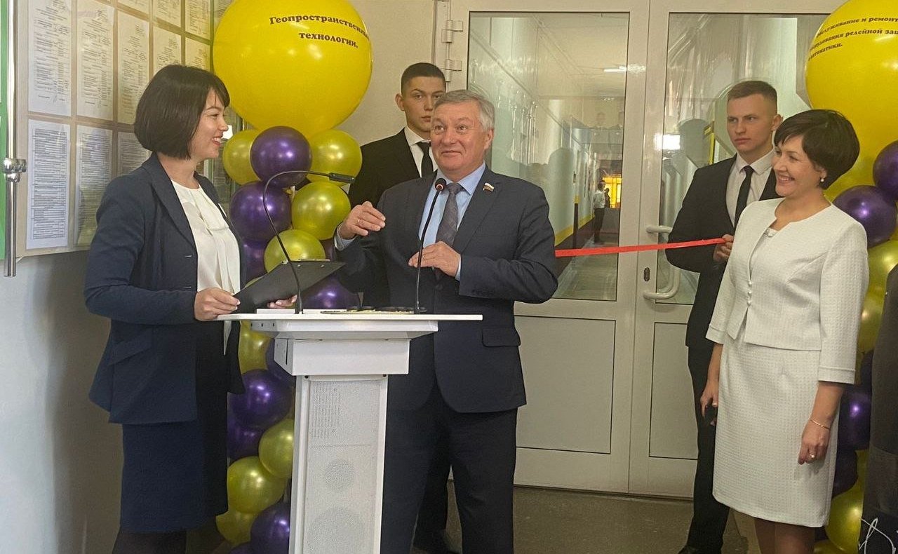 На площадке образовательного учреждения окрылись сразу две новых мастерских