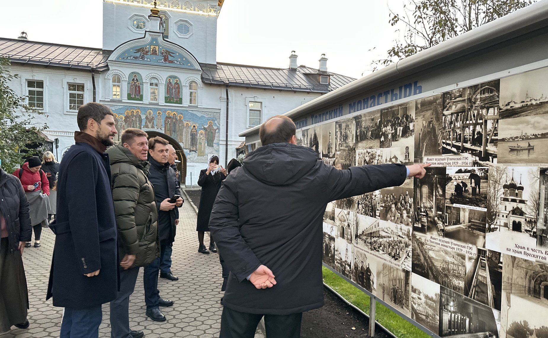 Сенаторы осмотрели площадки, отведенные под реализацию проектов комплексного развития территории и Церковь Иоанна Предтечи в Толчкове