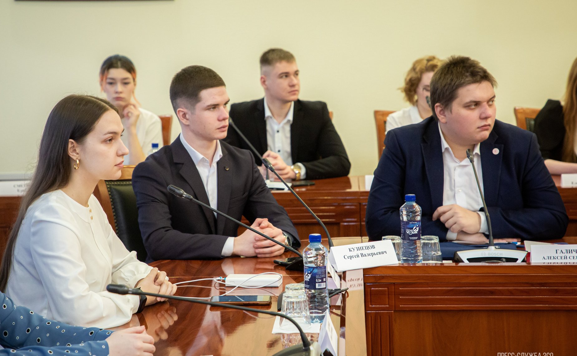 Юрий Воробьев принял участие в очередном заседании Дискуссионного клуба Молодежного парламента при Законодательном Собрании субъекта РФ