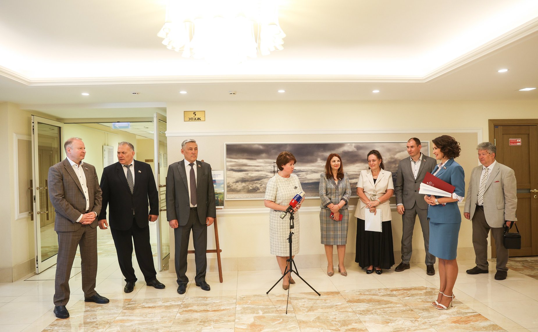 В Совете Федерации открылась ежегодная выставка «Портрет страны сердцами детей»