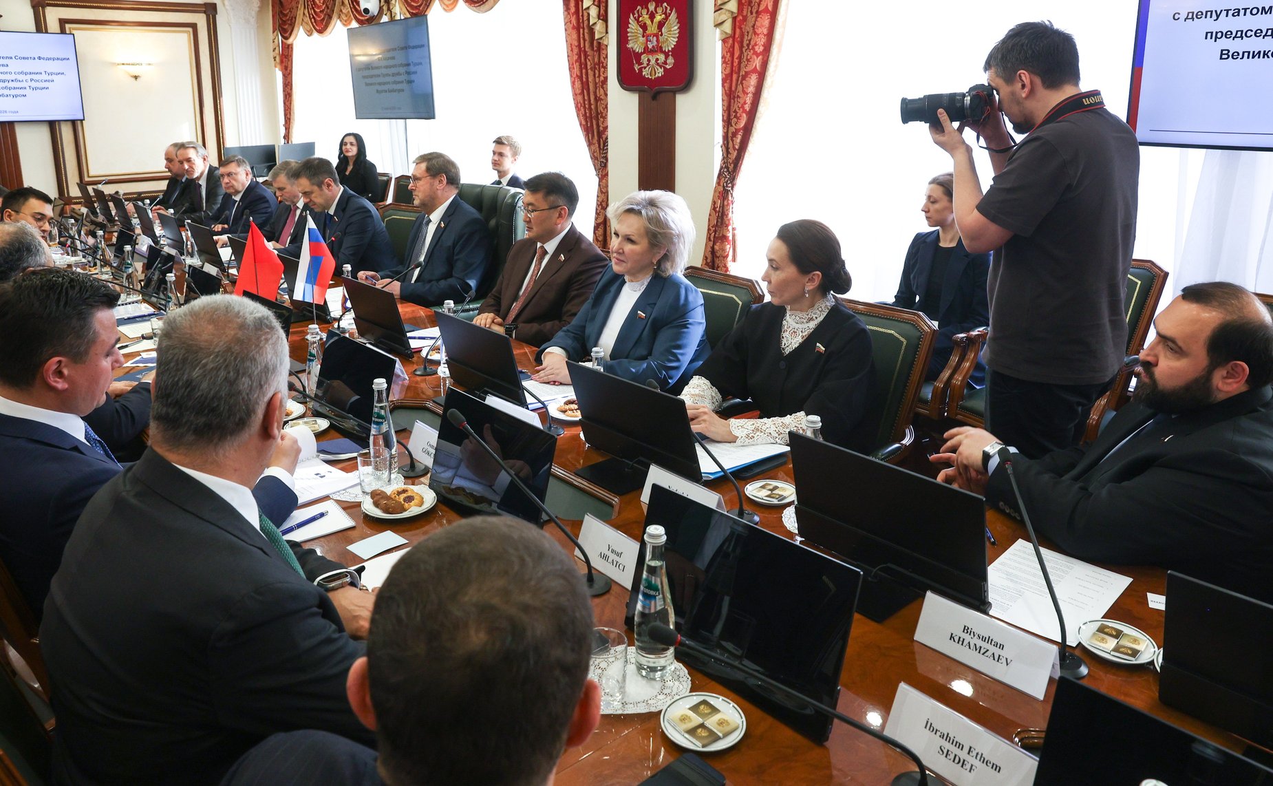 Встреча сенаторов РФ с депутатом Великого национального собрания Турции, председателем группы дружбы с Россией Великого национального собрания Турции Муратом Байбатуром
